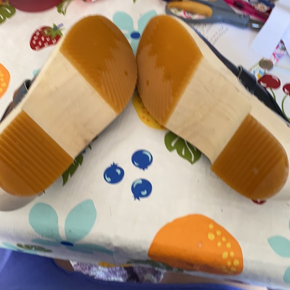 Clogs - Picture 6 of 7